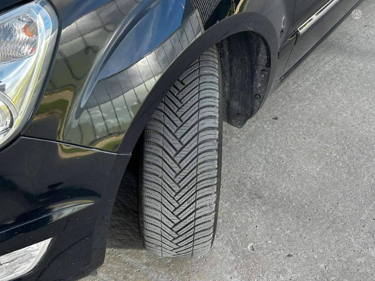 Ford Galaxy 2010 — photo 27