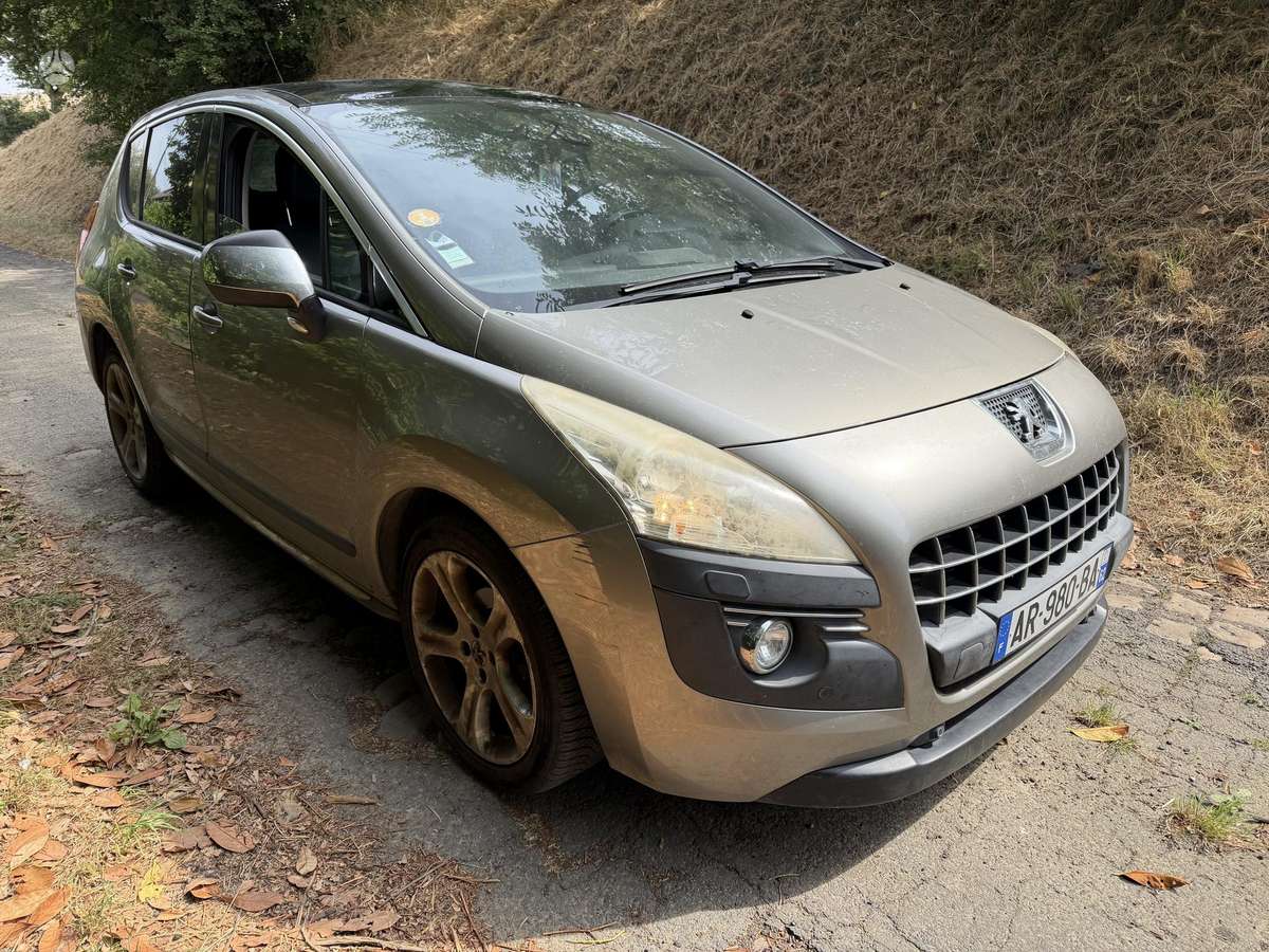 Peugeot 3008 2010 — rear view