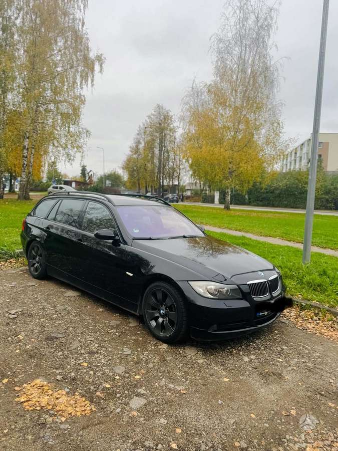 BMW 330 2007 — interior