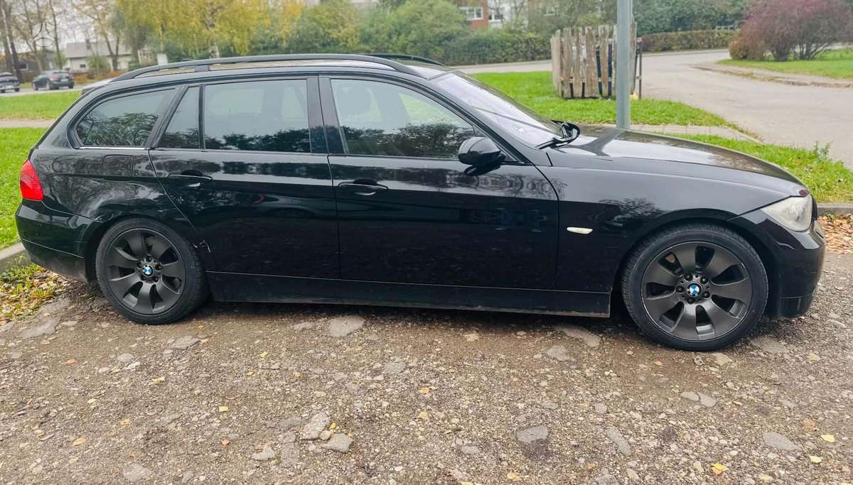 BMW 330 2007 — engine 2993 cm³, 197 HP (145kW)