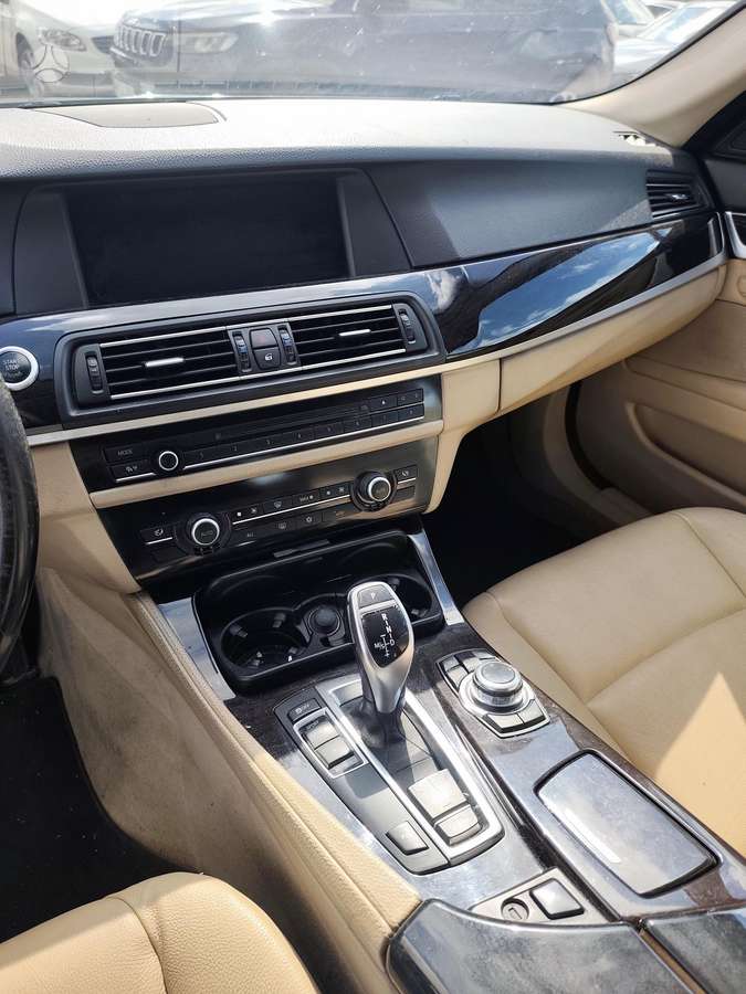 BMW 520 2011 — photo 8