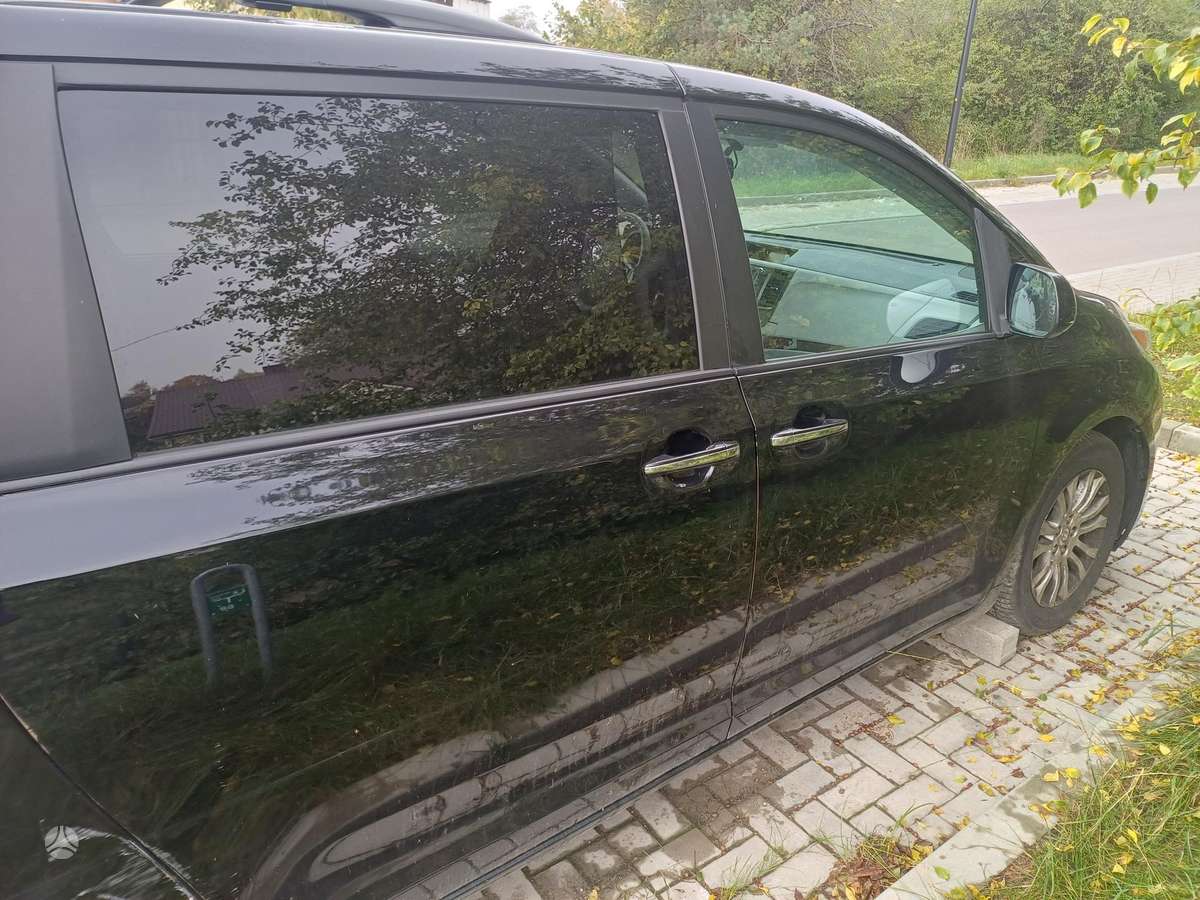 Toyota Sienna 2010 — engine 3456 cm³, 266 HP (196kW)