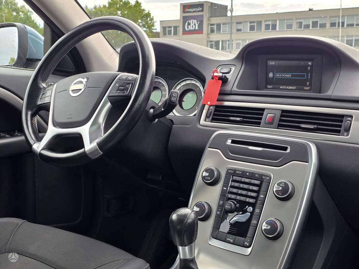 Volvo V70 2012 — photo 12