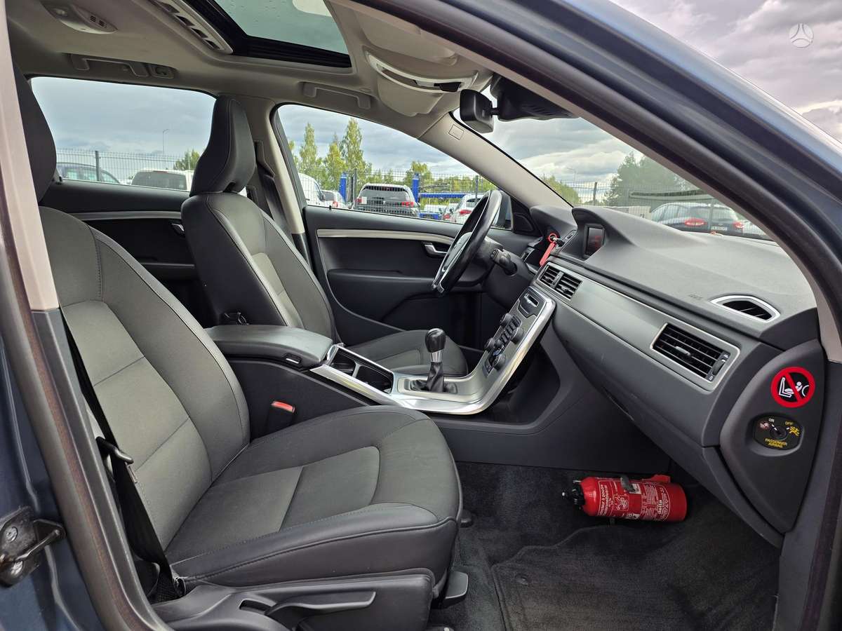 Volvo V70 2012 — photo 15