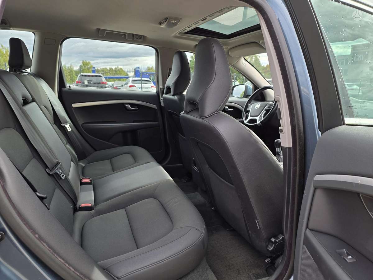 Volvo V70 2012 — photo 17