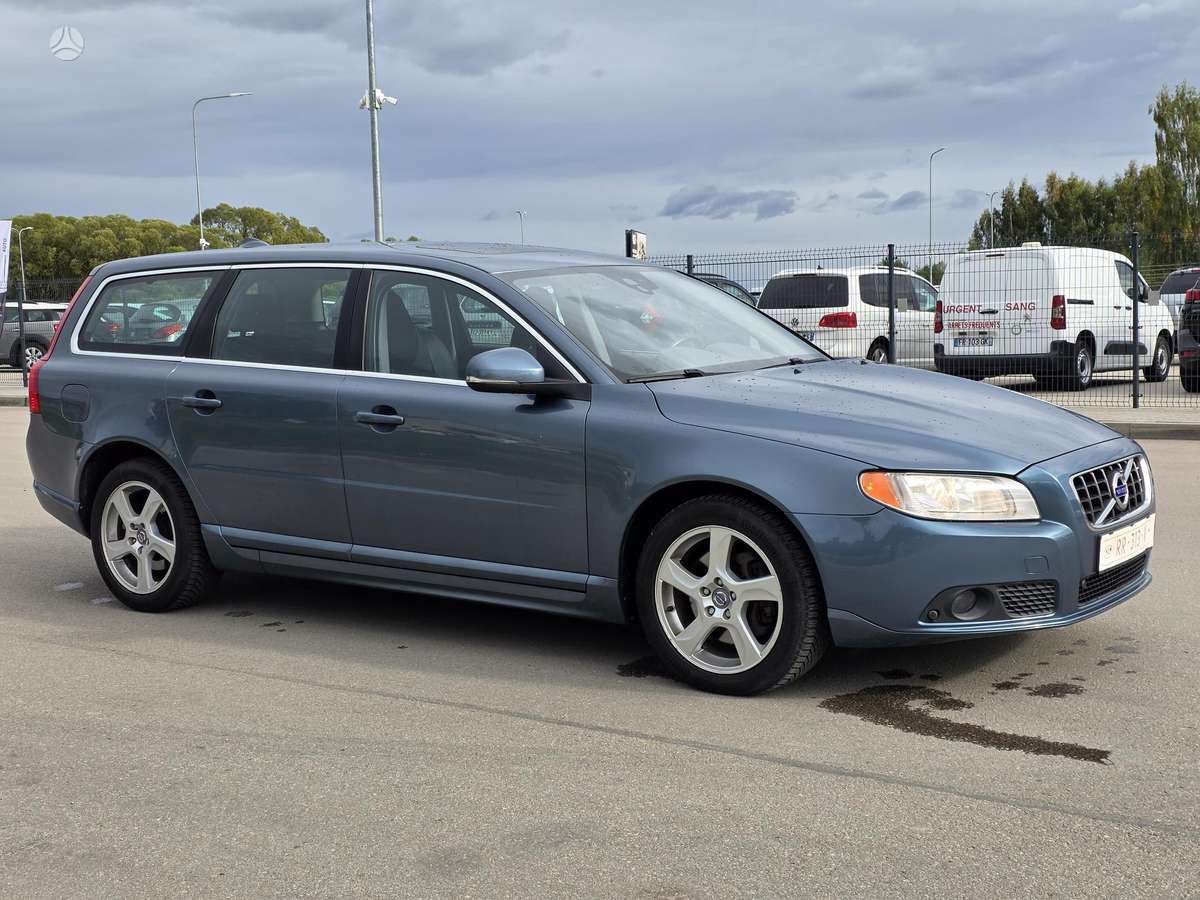 Volvo V70 2012 — interior