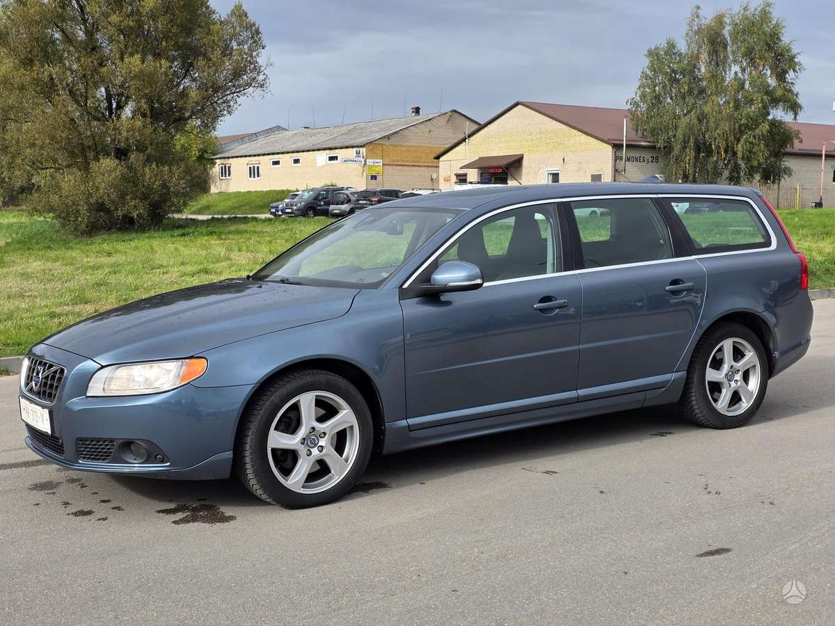 Volvo V70 2012 — engine 2400 cm³, 215 HP (158kW)