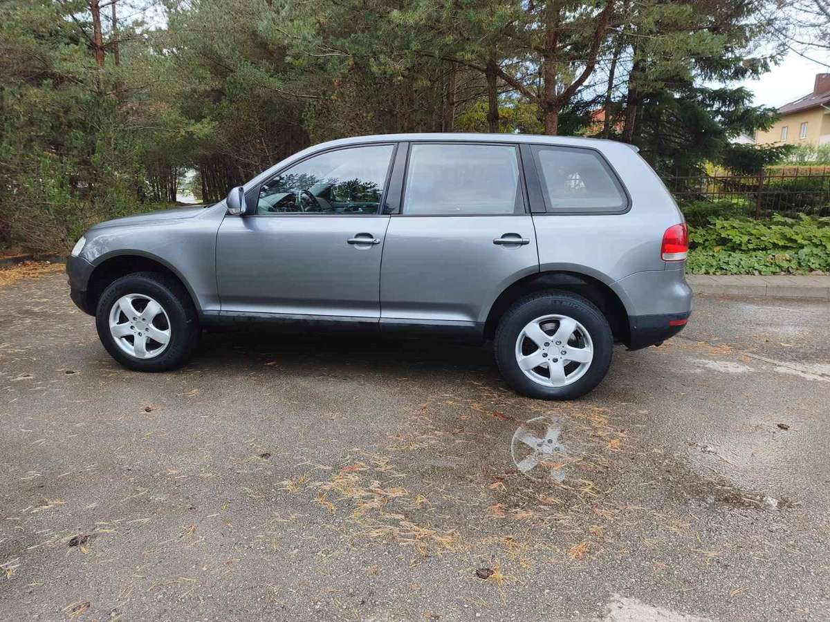 Volkswagen Touareg 2005 — вигляд ззаду