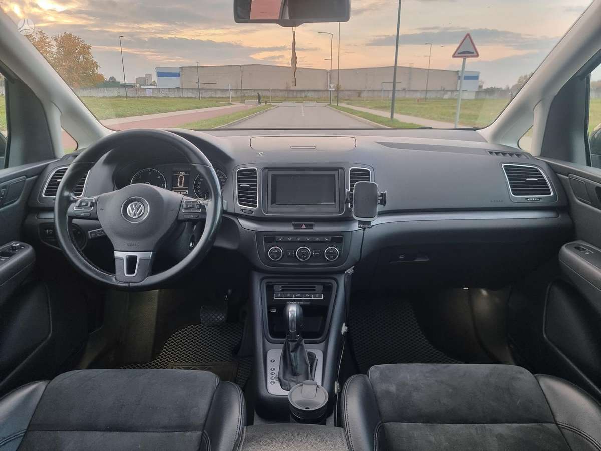 Volkswagen Sharan 2012 — photo 13