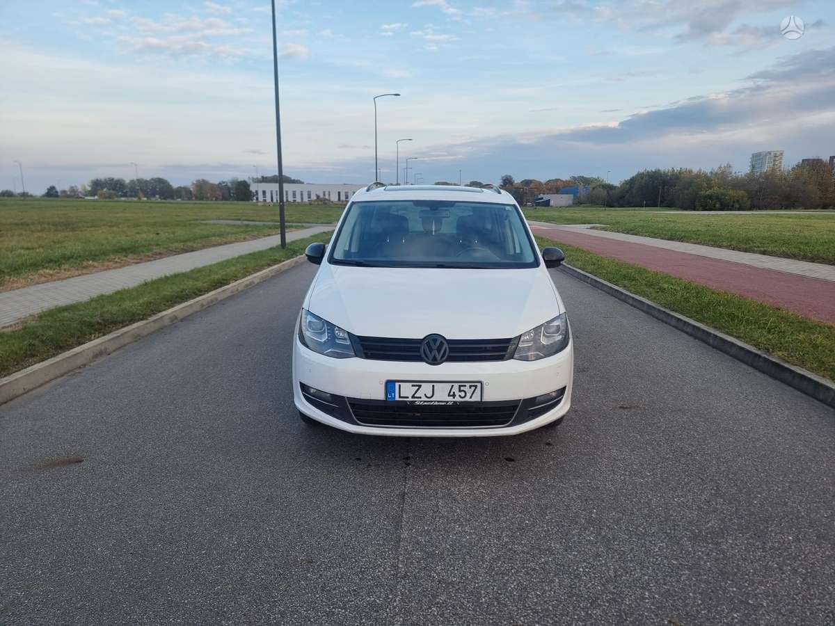 Volkswagen Sharan 2012 — rear view