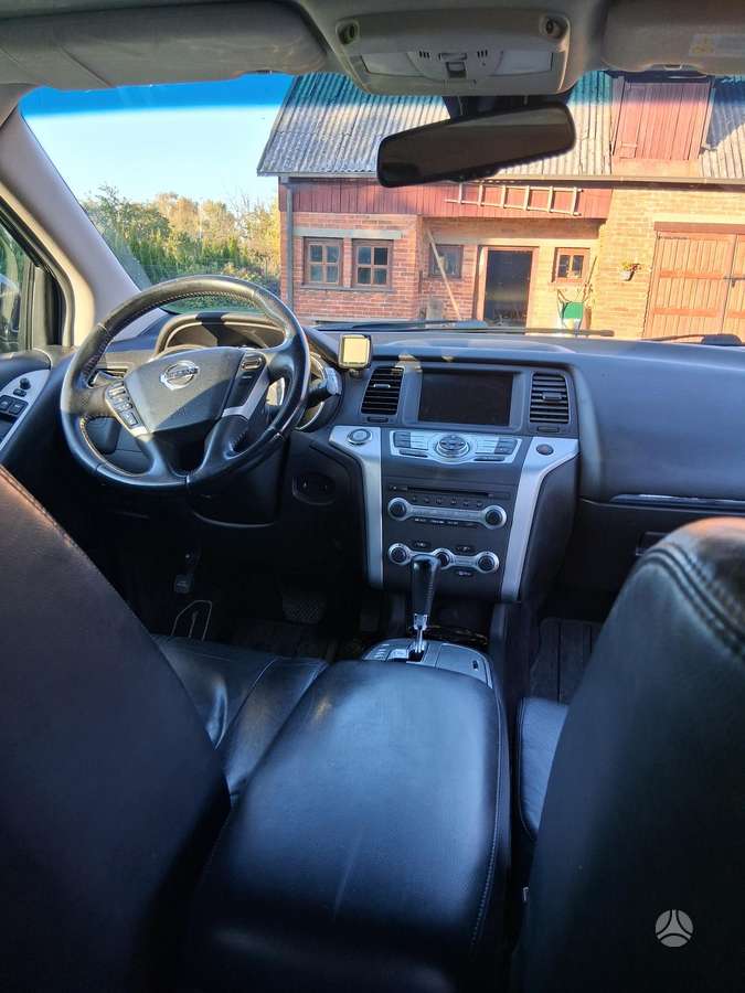 Nissan Murano 2010 — interior