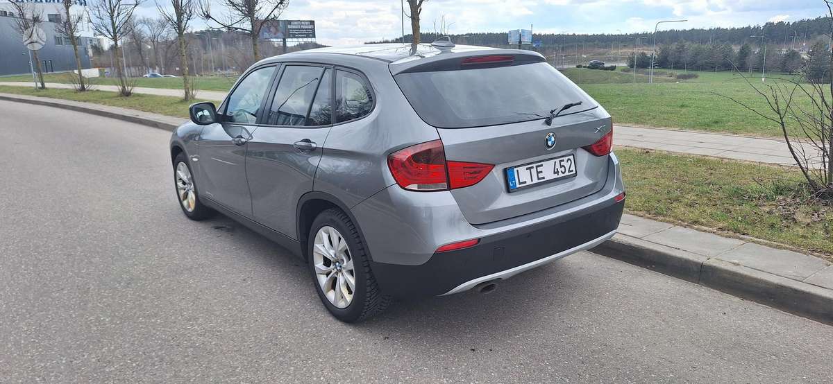BMW X1 2010 — rear view