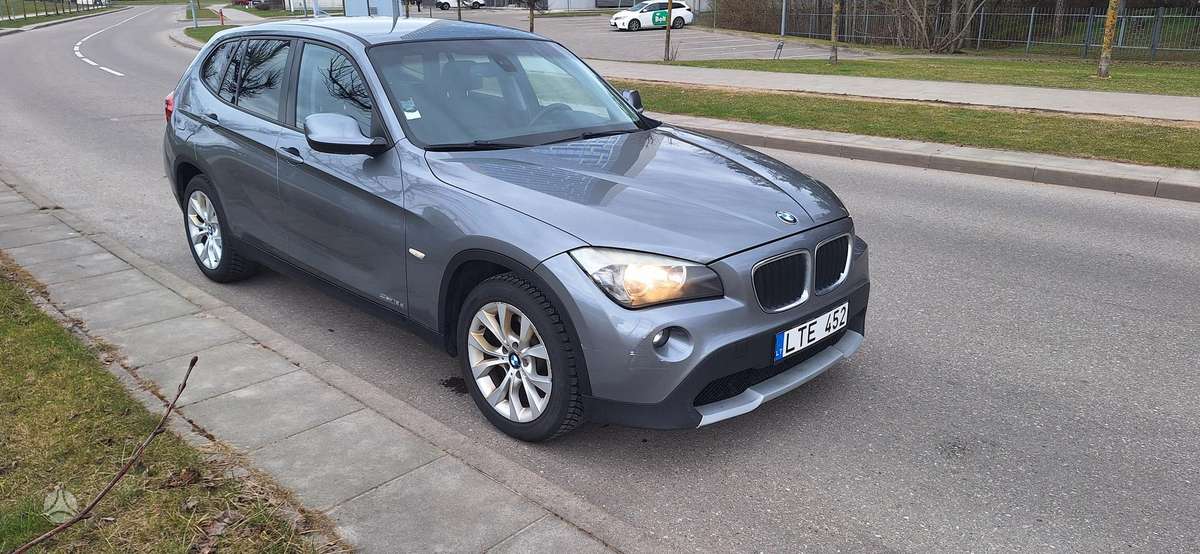 BMW X1 2010 — engine 1995 cm³, 143 HP (105kW)