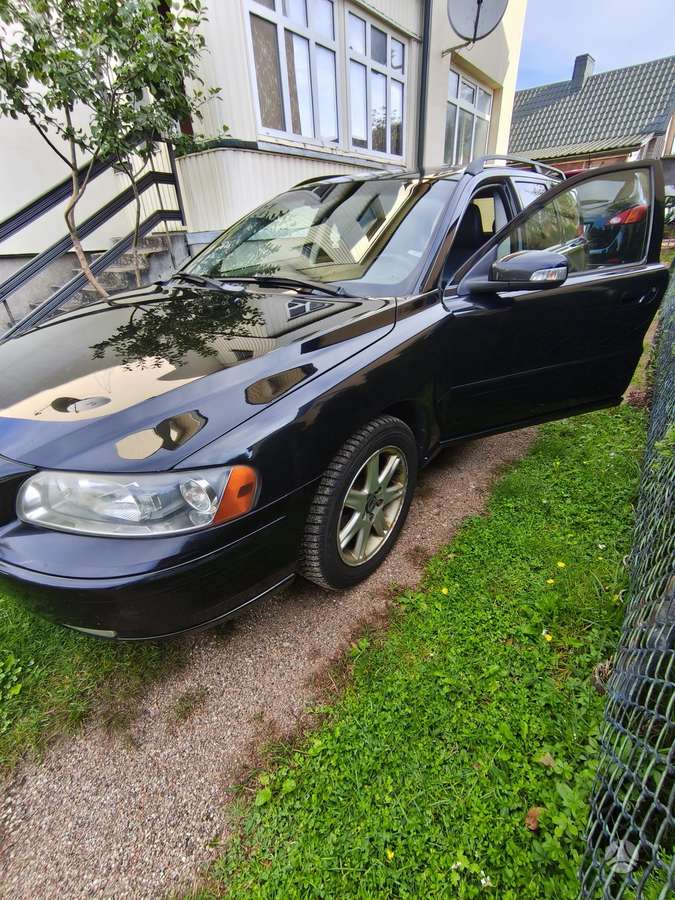 Volvo V70 2008 — interior