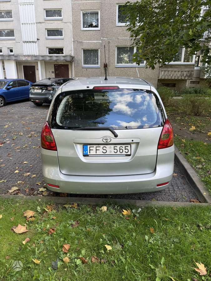 Toyota Corolla 2004 — engine 1995 cm³, 90 HP (66kW)