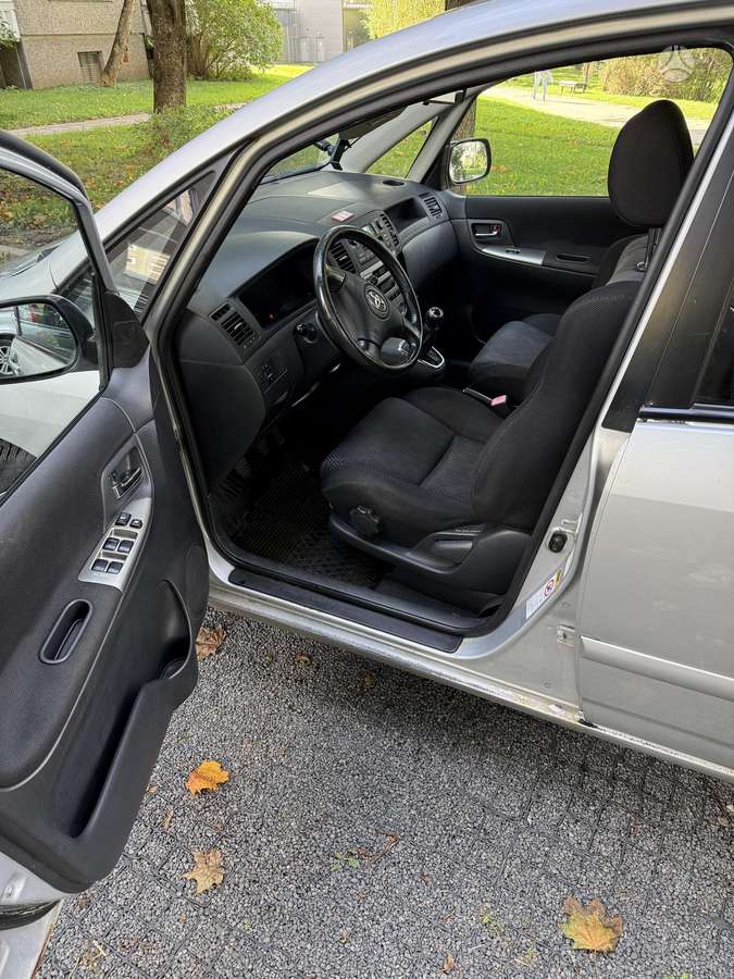 Toyota Corolla 2004 — photo 8