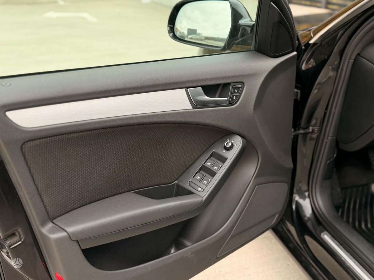 Audi A4 2011 — photo 10