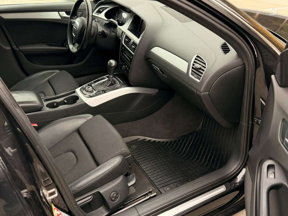 Audi A4 2011 — photo 18