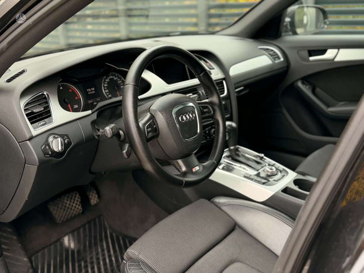 Audi A4 2011 — photo 8