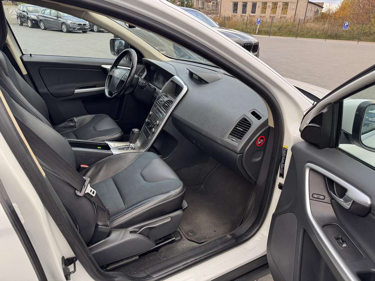 Volvo XC60 2009 — photo 11