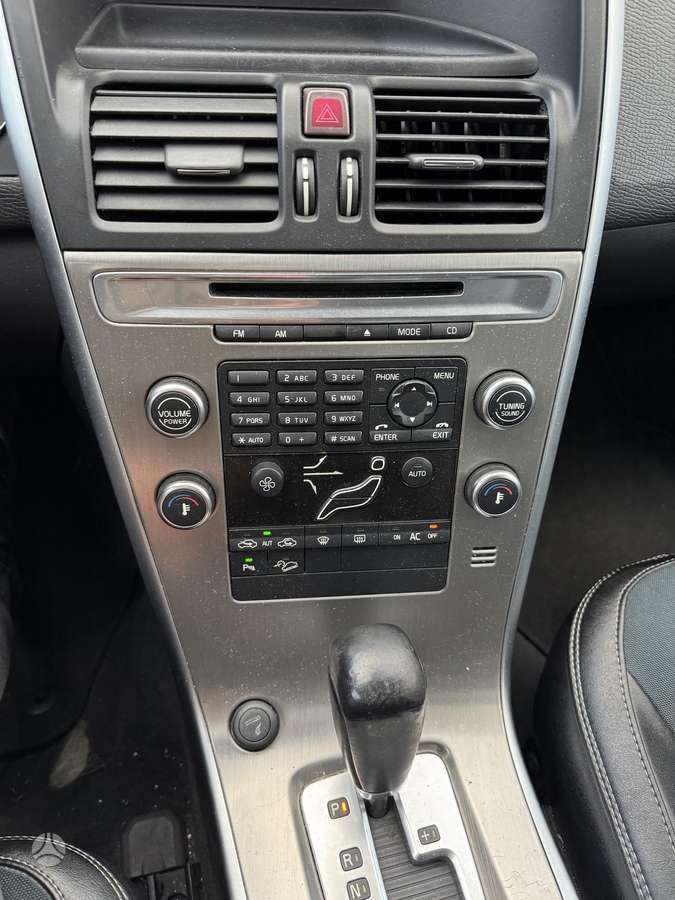 Volvo XC60 2009 — photo 14