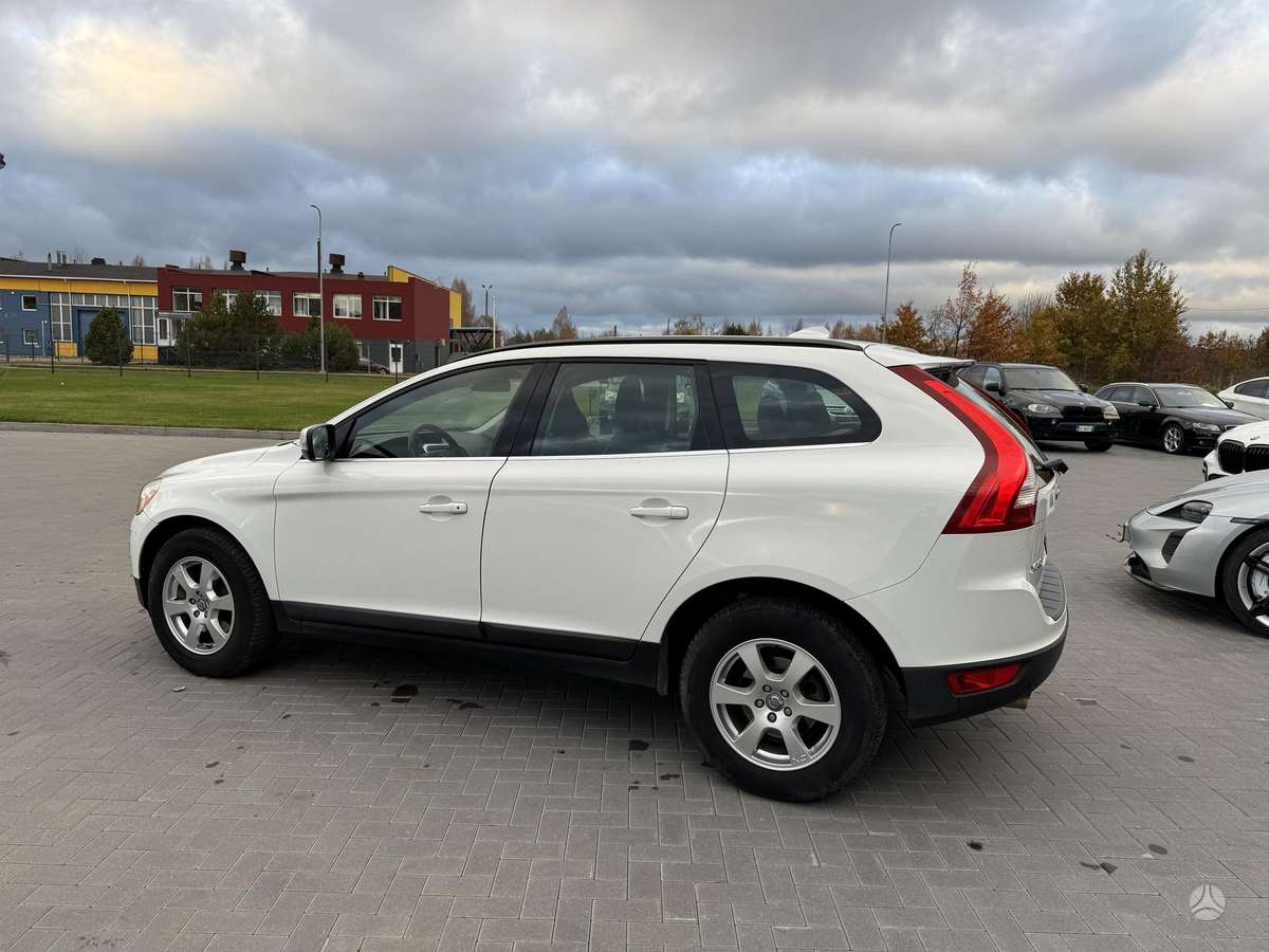 Volvo XC60 2009 — rear view