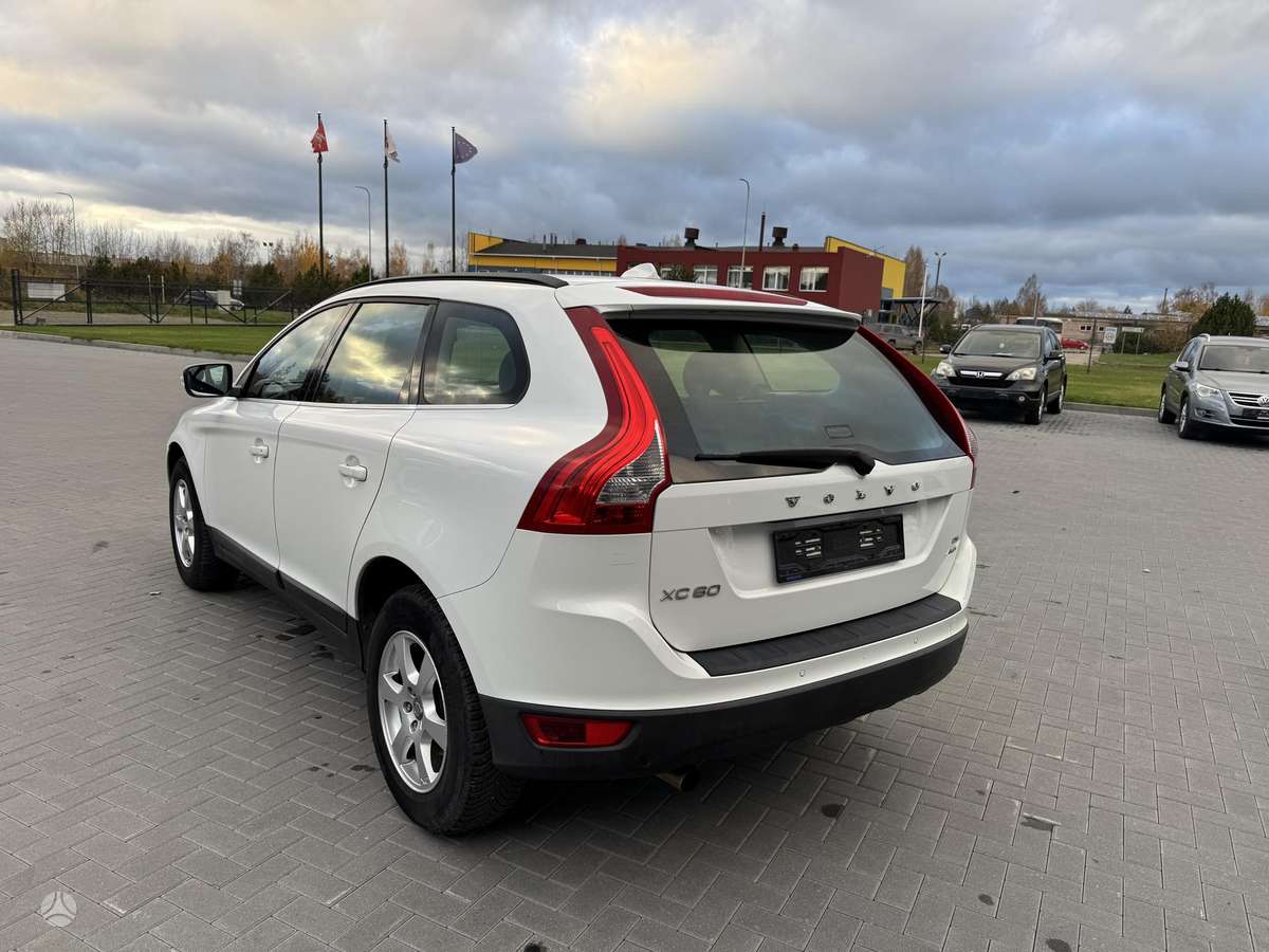 Volvo XC60 2009 — interior