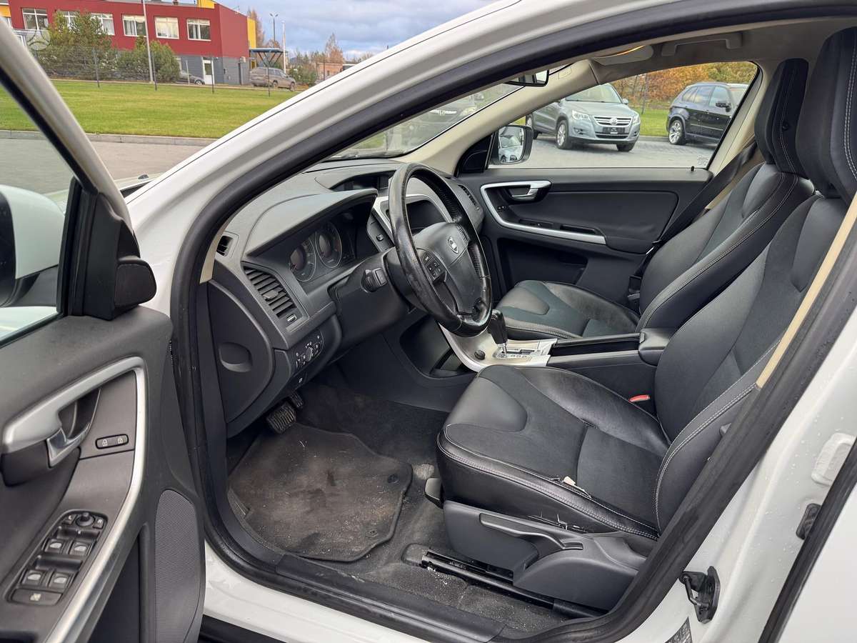 Volvo XC60 2009 — photo 8