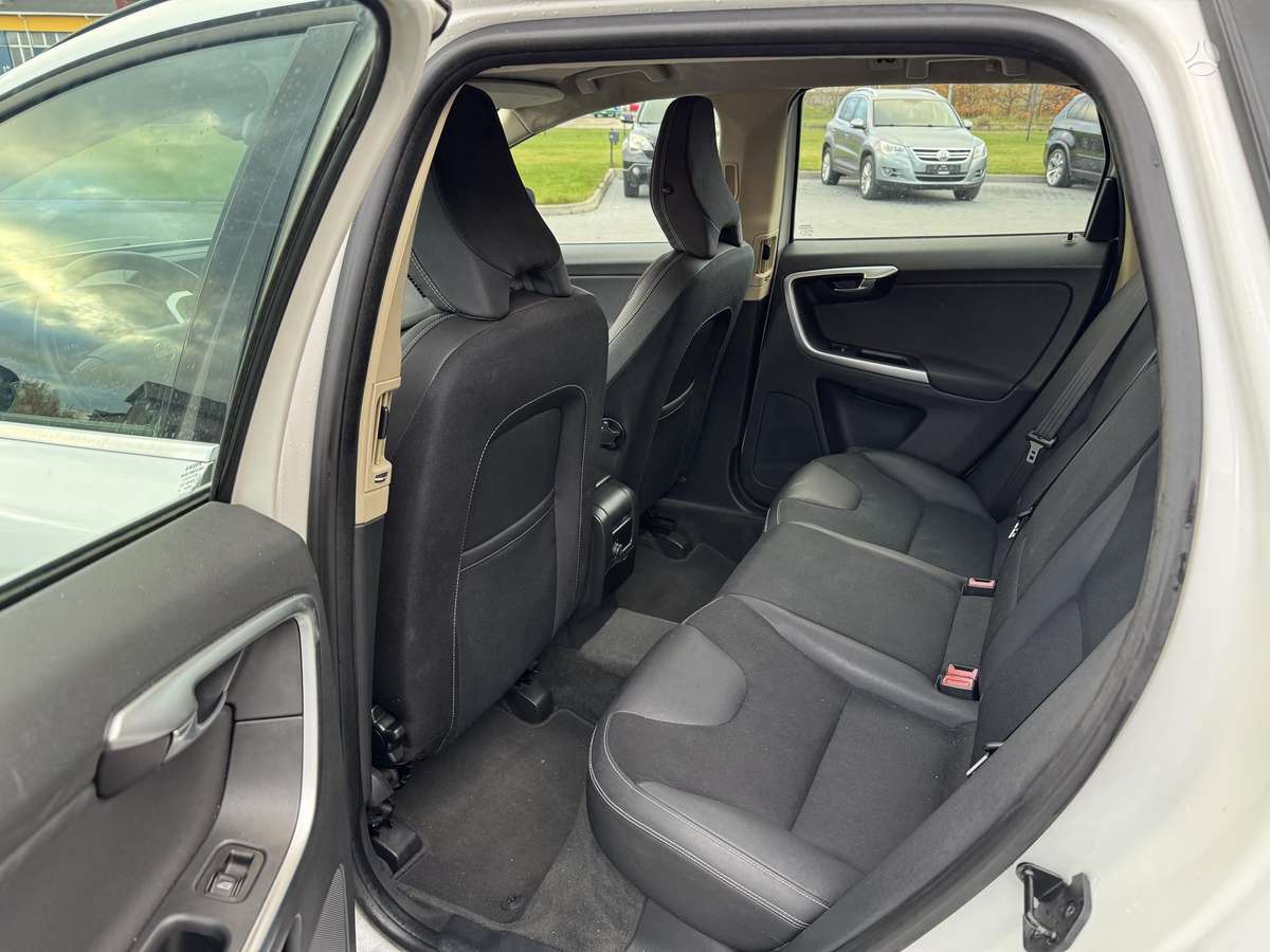 Volvo XC60 2009 — photo 9