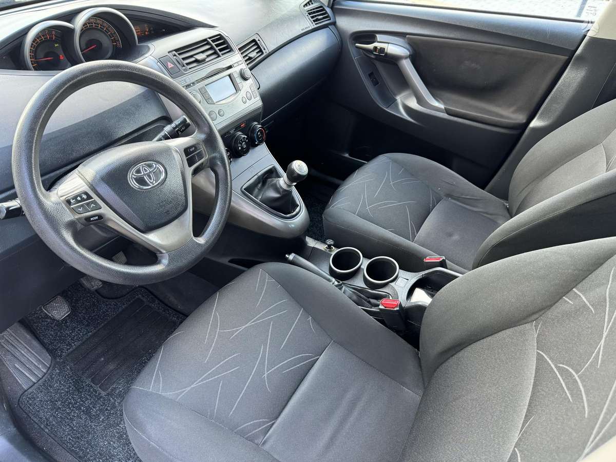 Toyota Verso 2011 — photo 11