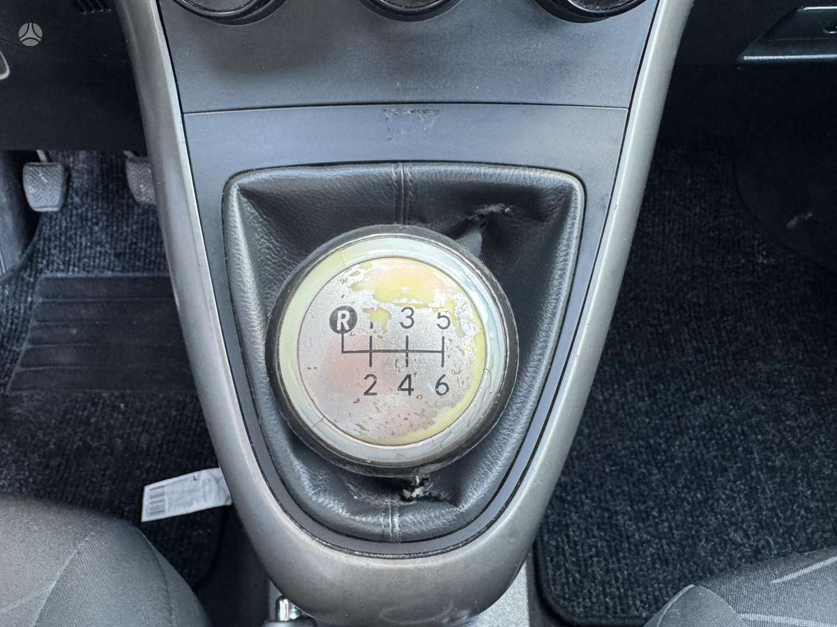 Toyota Verso 2011 — photo 12
