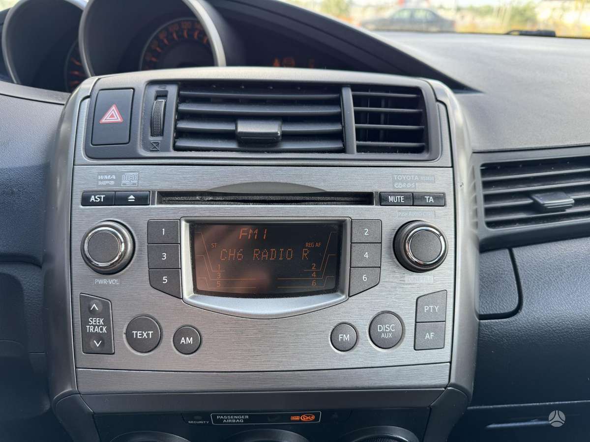 Toyota Verso 2011 — photo 14
