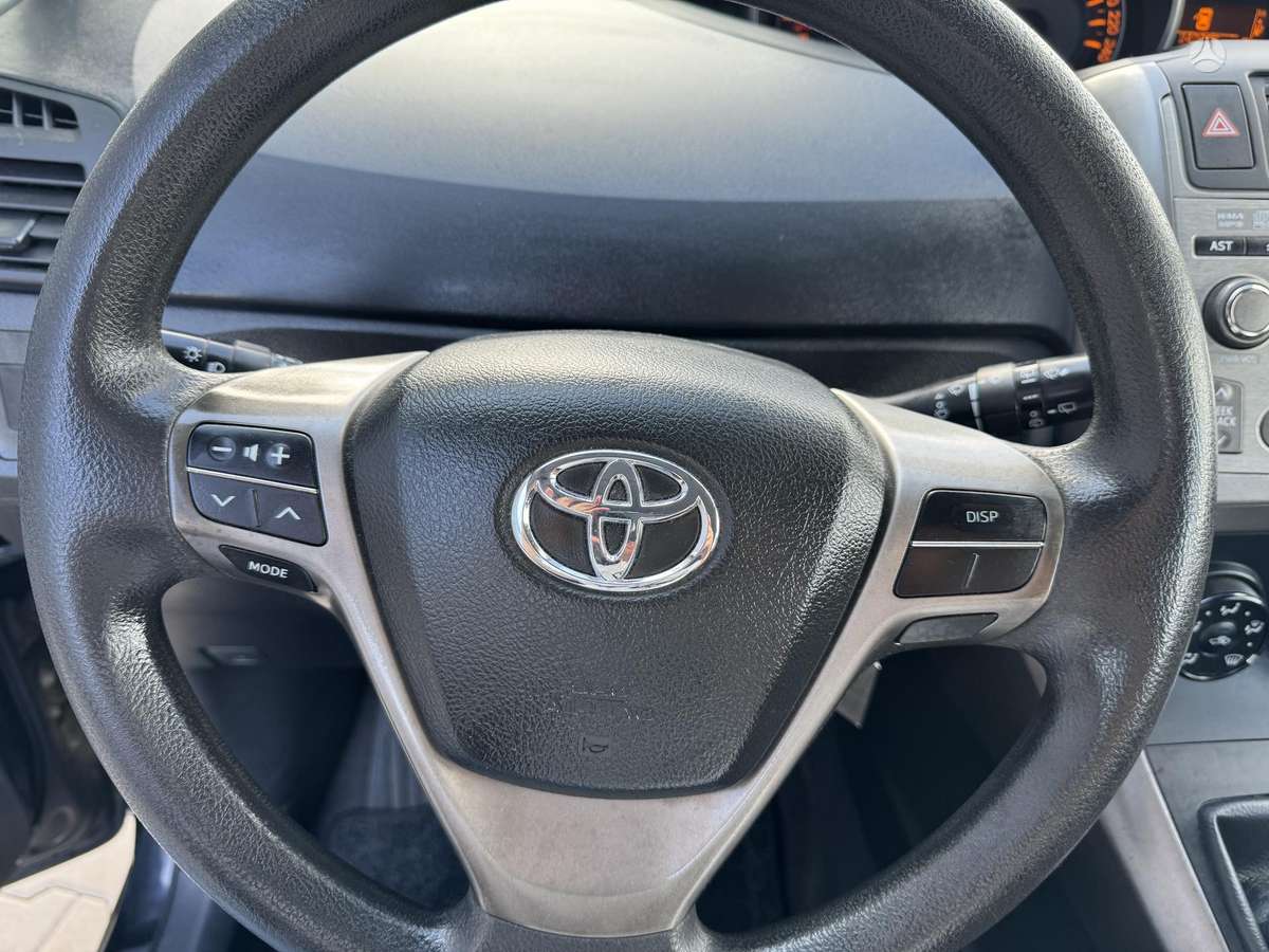 Toyota Verso 2011 — photo 17