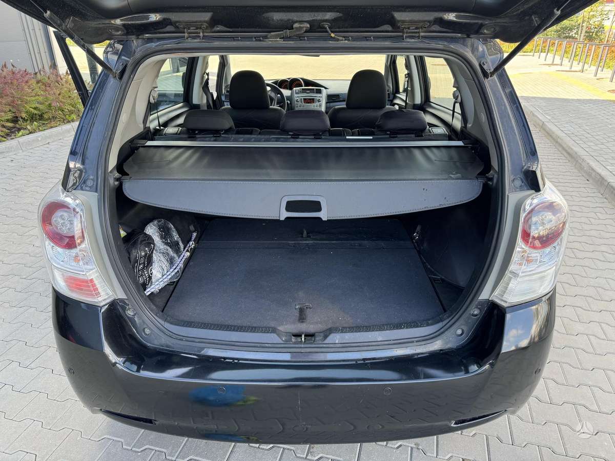 Toyota Verso 2011 — photo 18