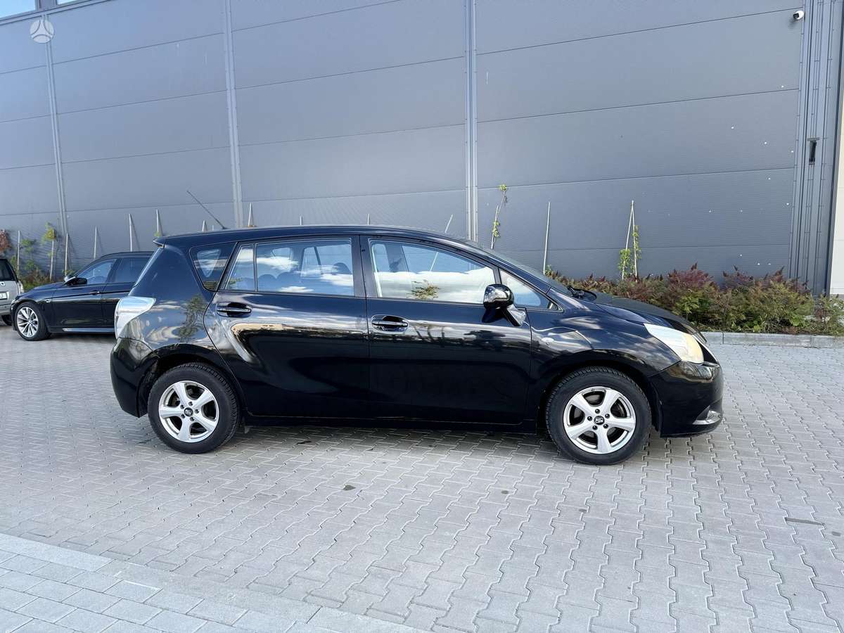Toyota Verso 2011 — engine 1598 cm³, 132 HP (97kW)
