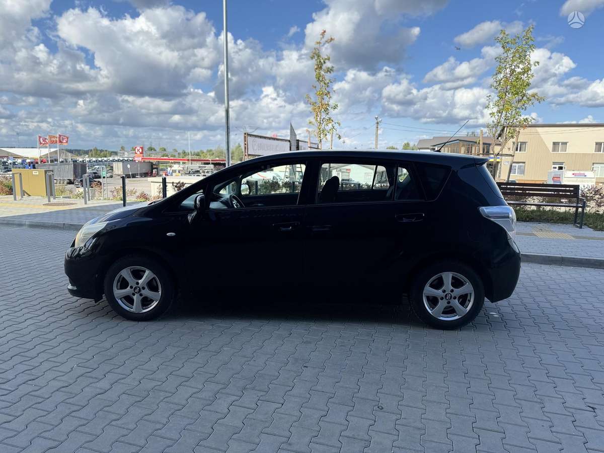 Toyota Verso 2011 — photo 8