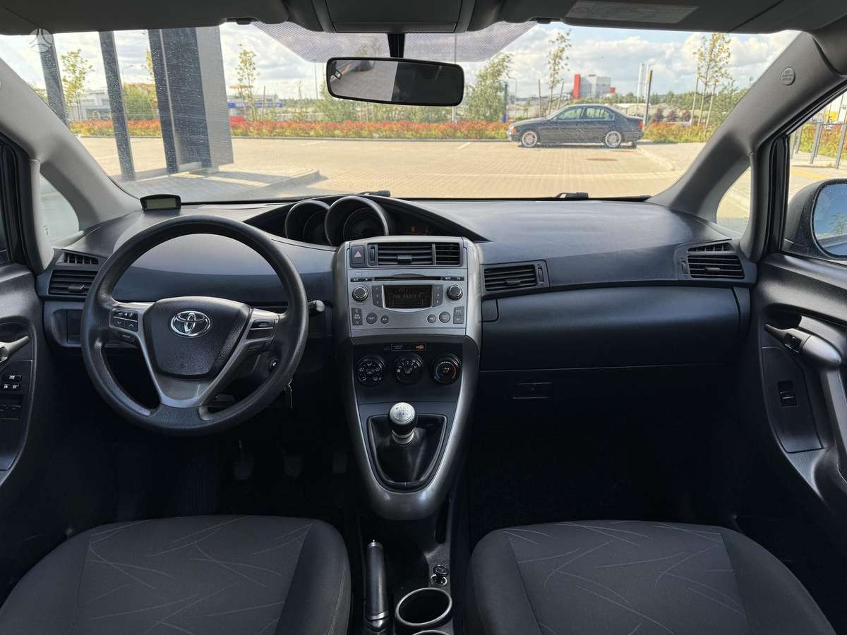 Toyota Verso 2011 — photo 9
