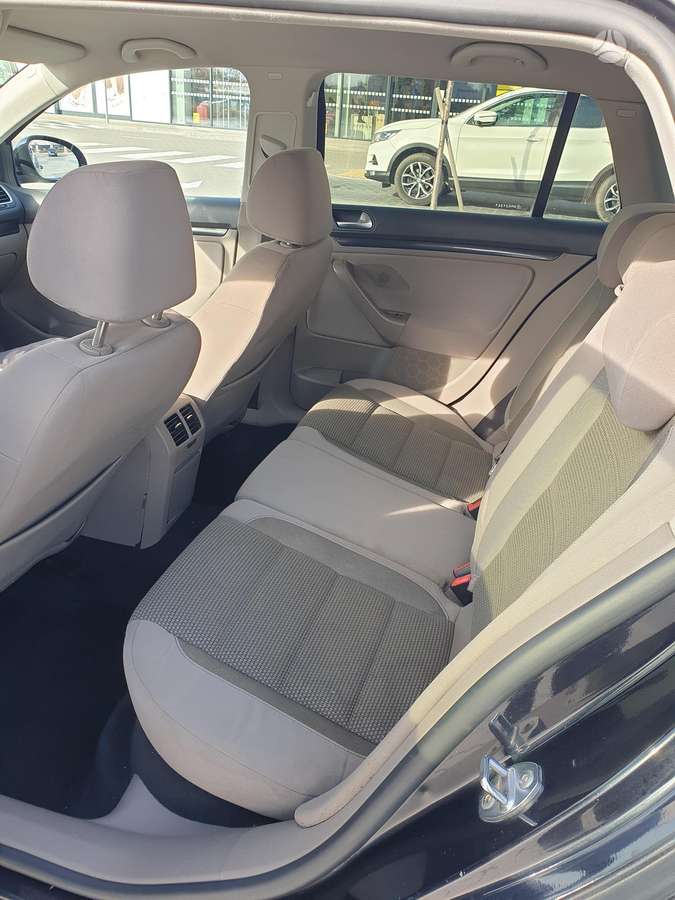 Volkswagen Golf 2010 — photo 21