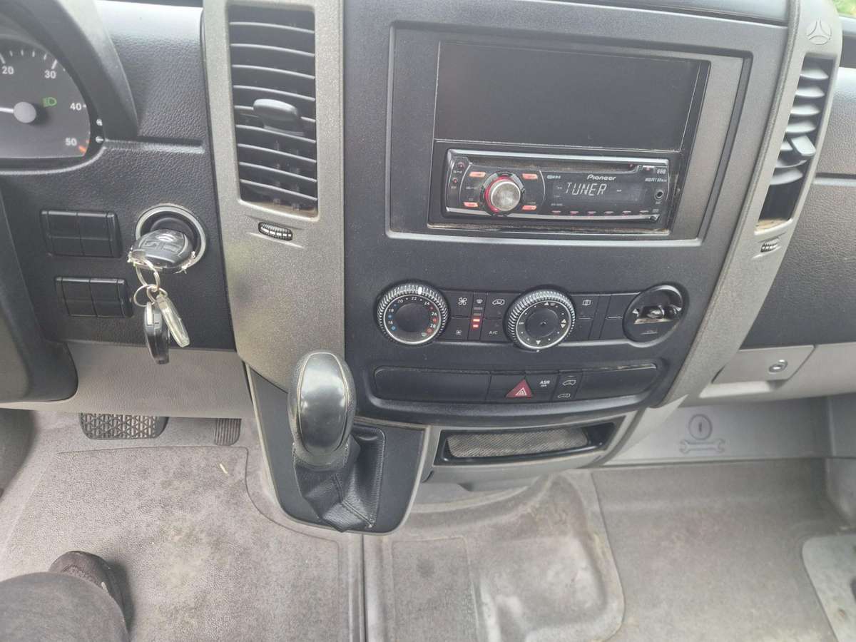 Mercedes-Benz Sprinter 2011 — photo 10