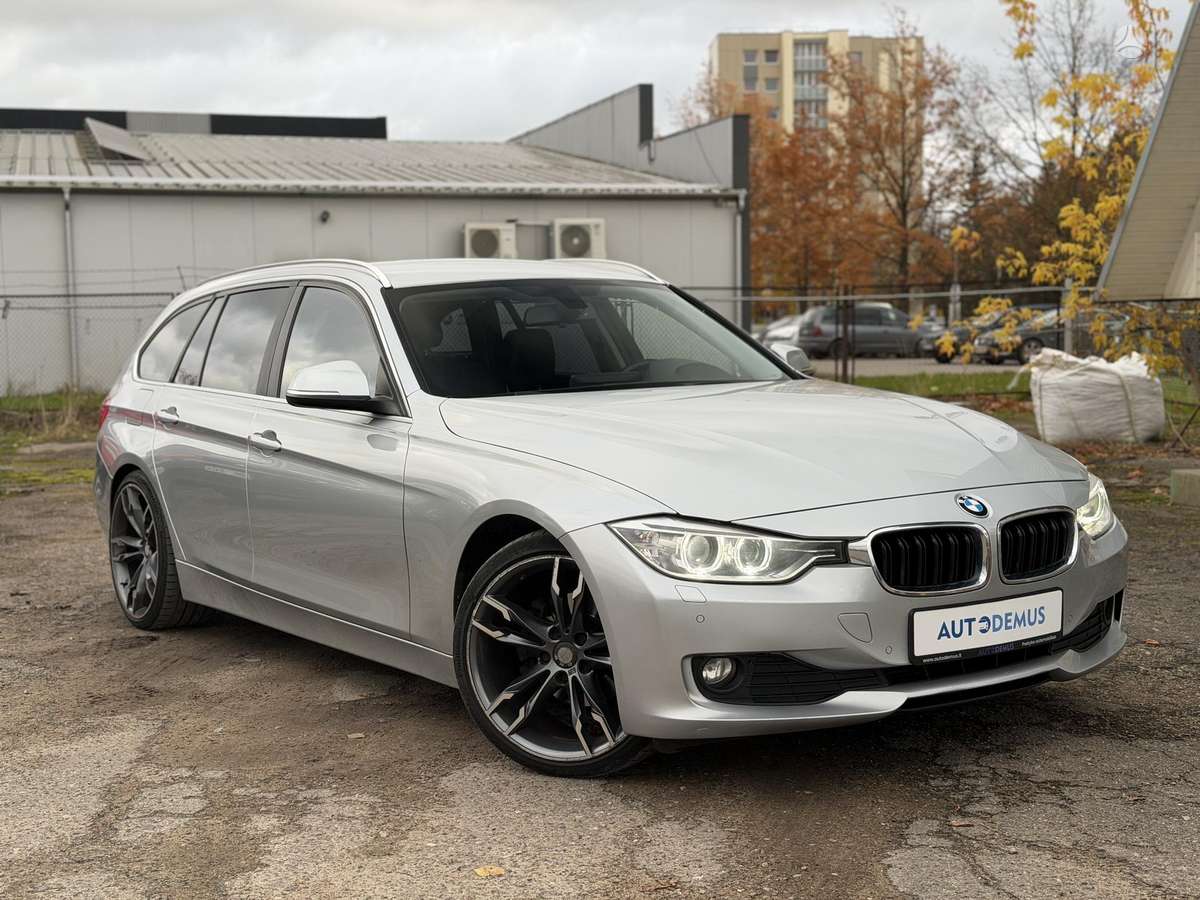 BMW 320 2013 — rear view