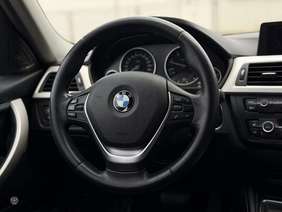 BMW 320 2013 — photo 22