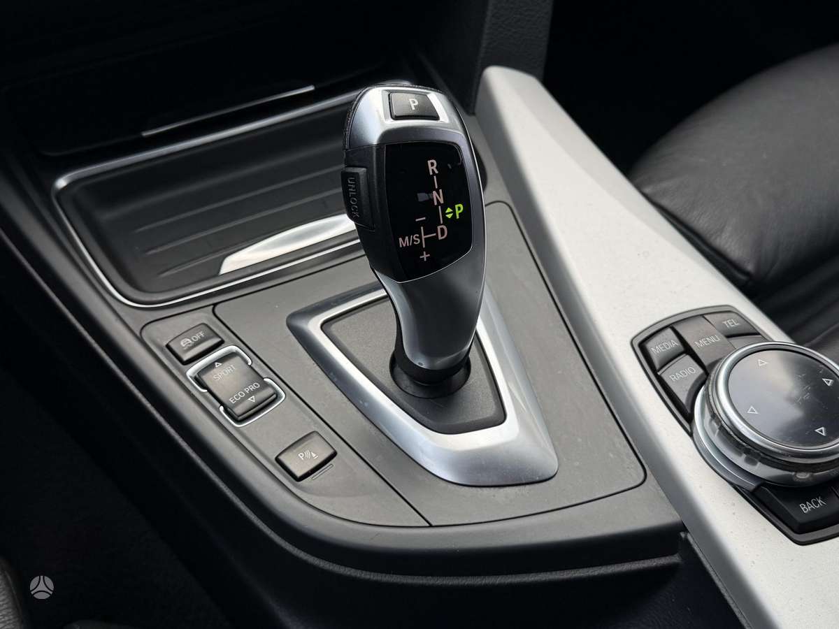 BMW 320 2013 — photo 26
