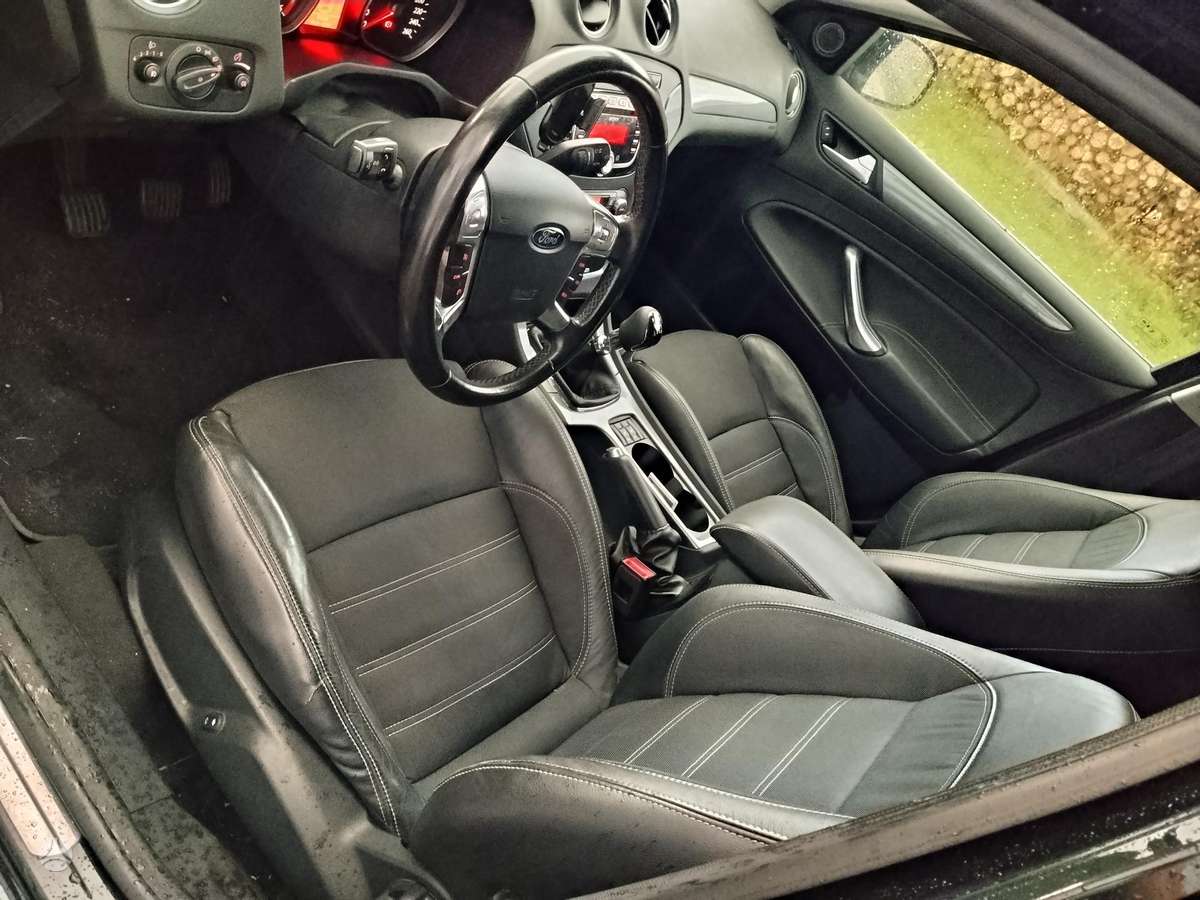 Ford Mondeo 2015 — вигляд ззаду
