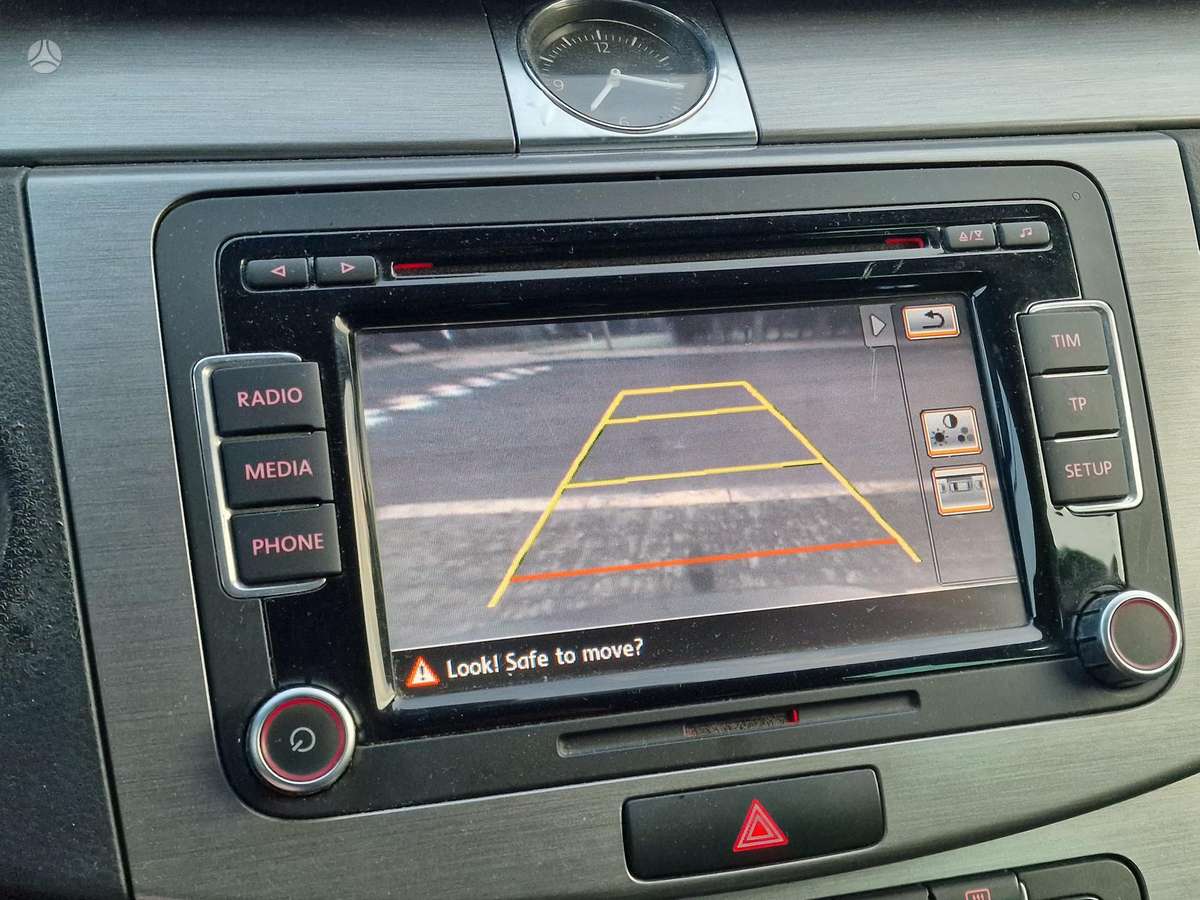 Volkswagen Passat 2012 — photo 17