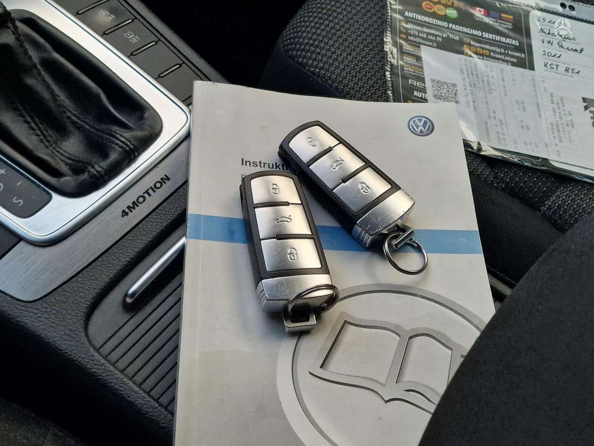 Volkswagen Passat 2012 — photo 21