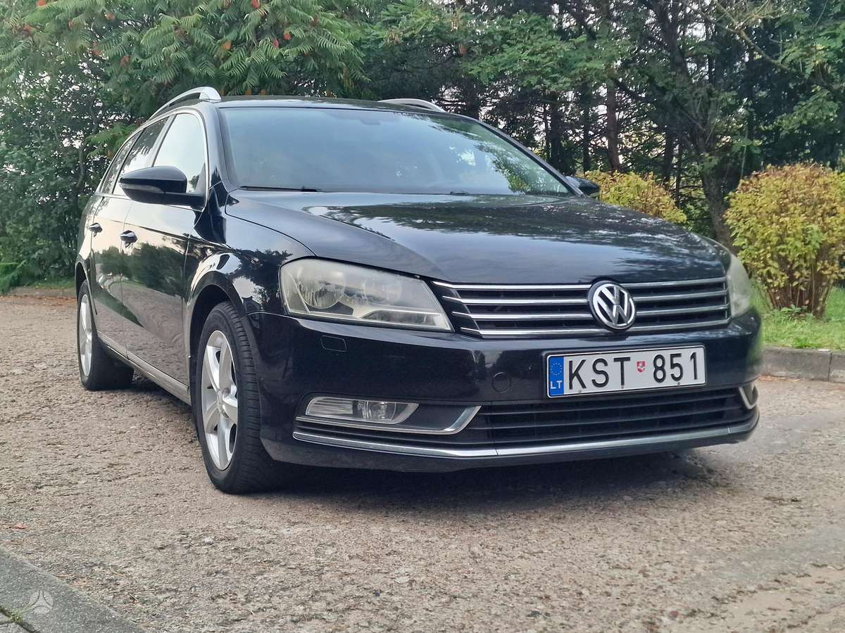Volkswagen Passat 2012 — interior