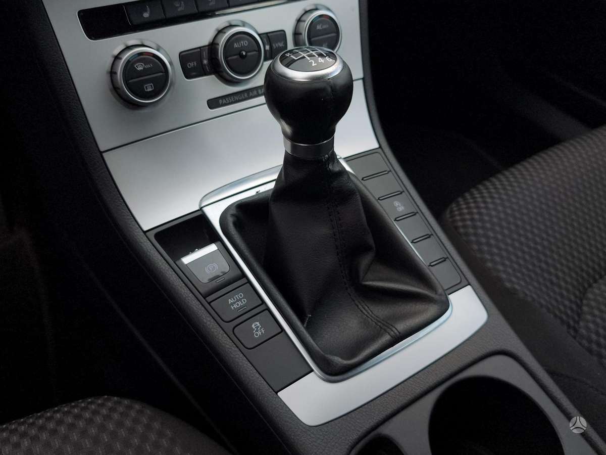 Volkswagen Passat 2012 — photo 15
