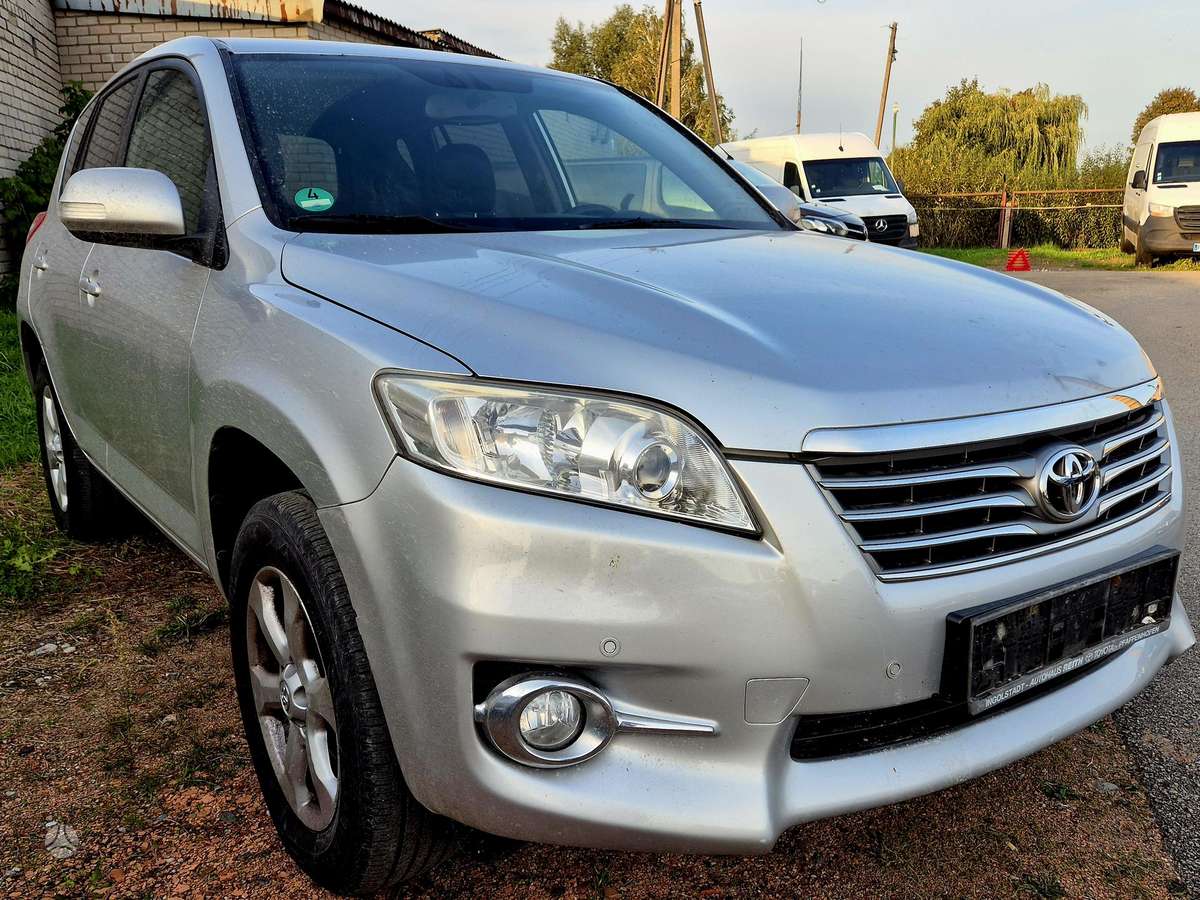 Toyota RAV4, 2010