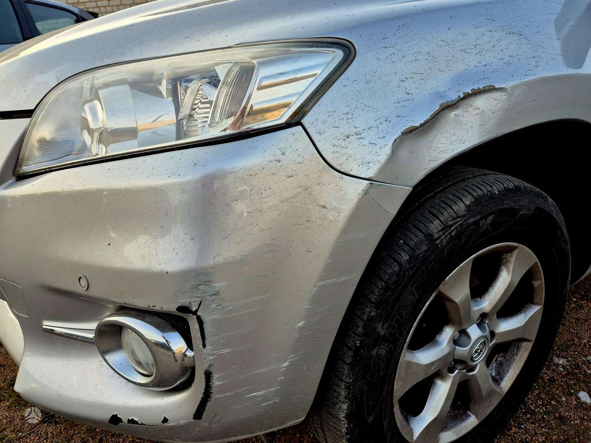 Toyota RAV4 2010 — двигун 1998 cm³, 158 HP (116kW)