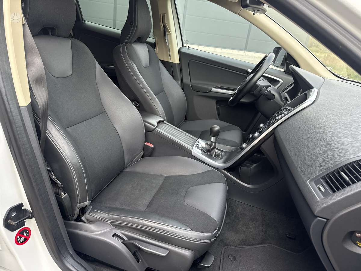 Volvo XC60 2013 — photo 11